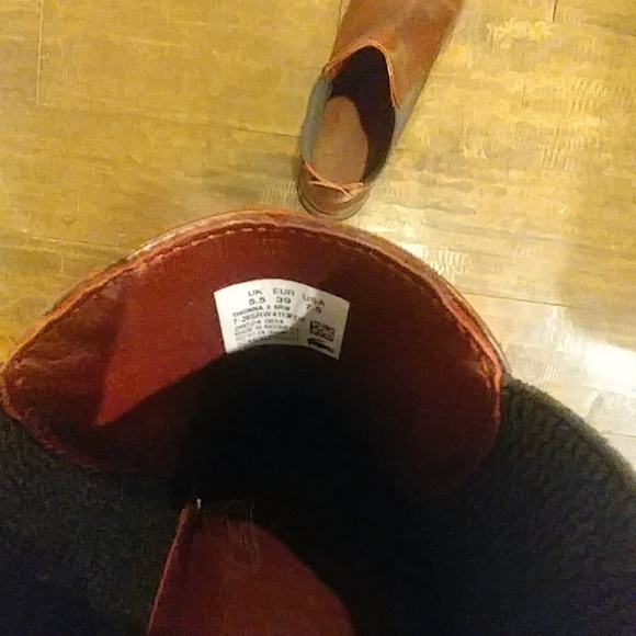 Lacoste Red Leather Ankle boots Women's size 7.5 - Picture 7 of 8